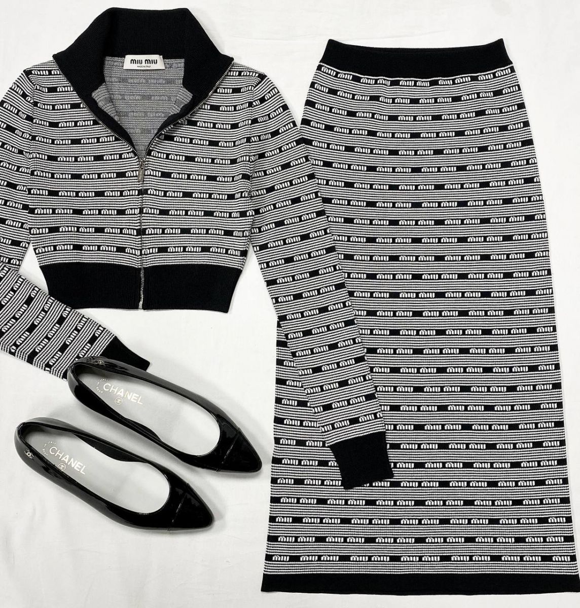 Костюм Miu Miu размер 36 цена 62 620 руб 
Балетки Chanel размер 40 цена 62 620 руб 