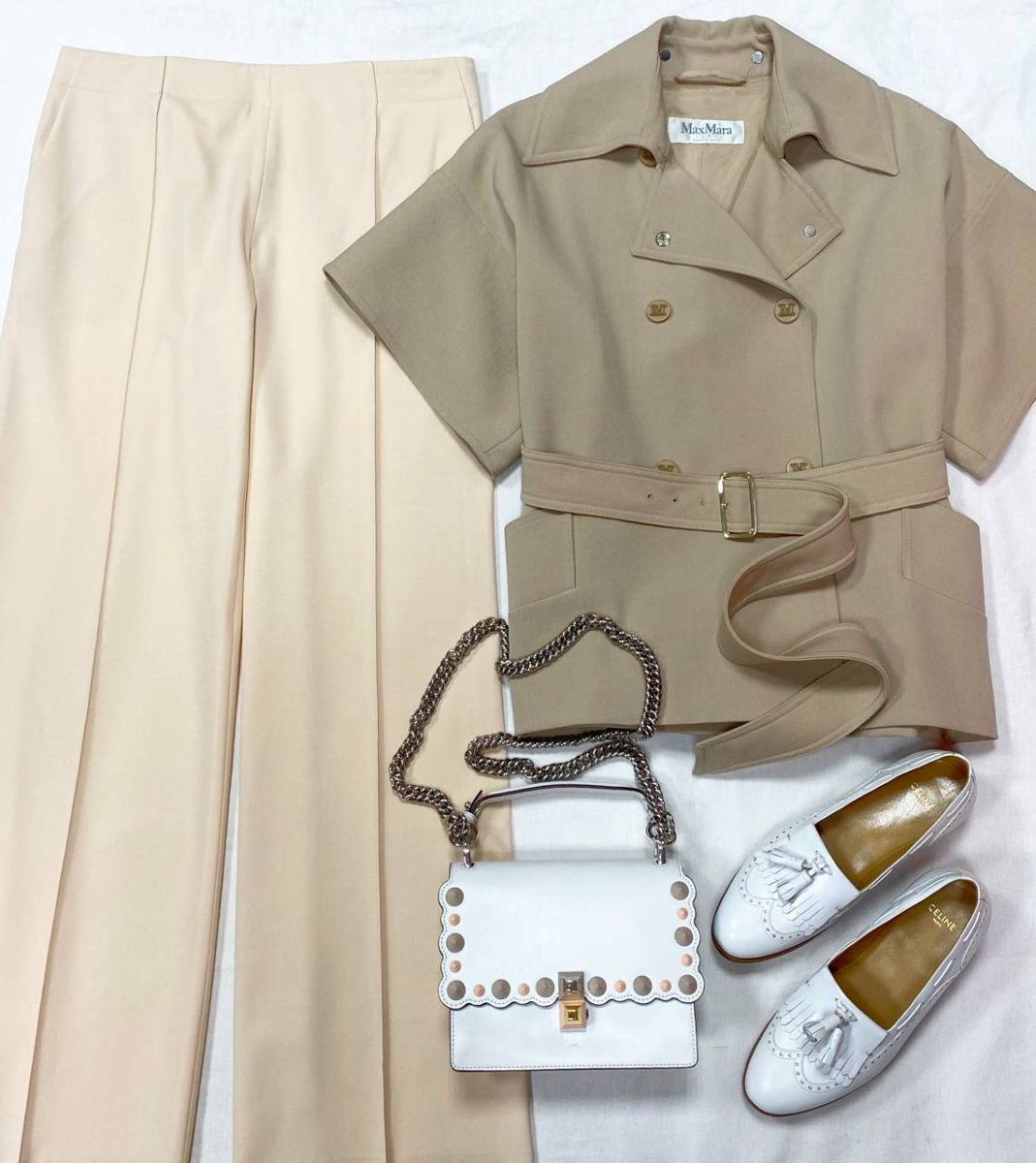 Жакет Max Mara размер 36 цена 31 310 руб 
Брюки Chloè размер 38 цена 15 655 руб
Лоферы Celine размер 37 цена 46 965 руб 
Сумочка Fendi 