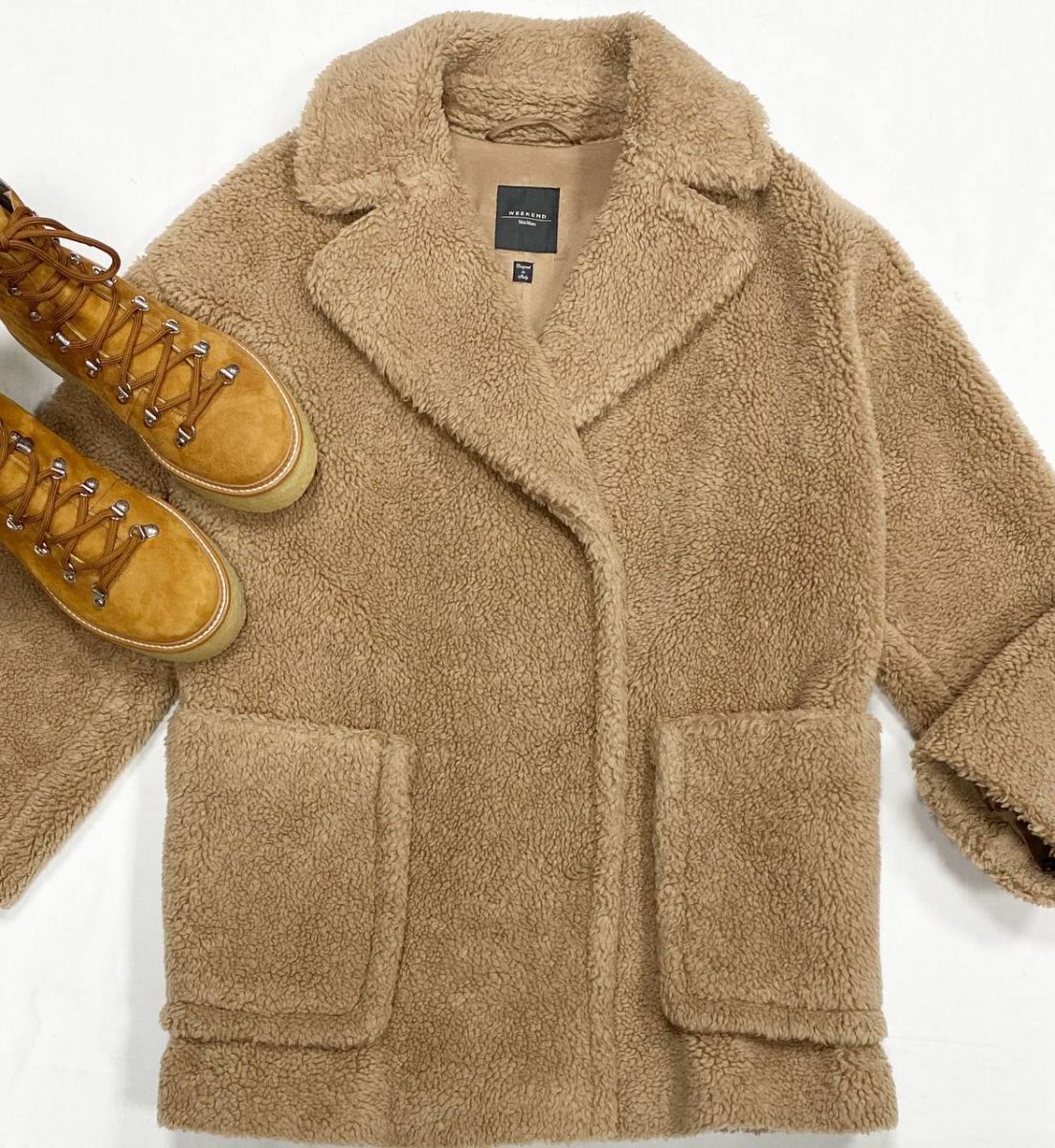 Полупальто Weekend Max Mara размер 40 цена 23 078 рубБотинки Hermes размер 39 цена 70 771 руб