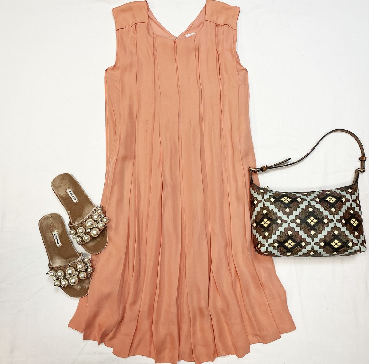 Платье / шелк / Chloè размер 38 цена 15 385 рубСабо Miu Miu размер 37 цена 23 078 рубСумка Etro