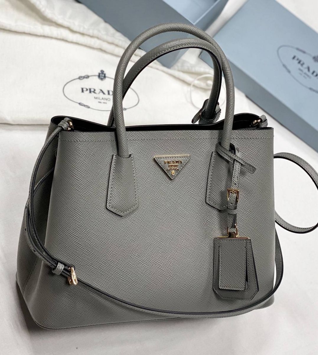 Сумка Prada размер 30/25  цена 187 860 / новая с ценником /