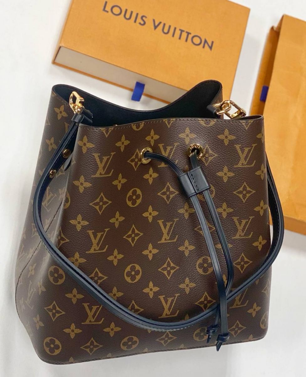 Сумка Louis Vuitton размер 25/25 цена 156 550 руб