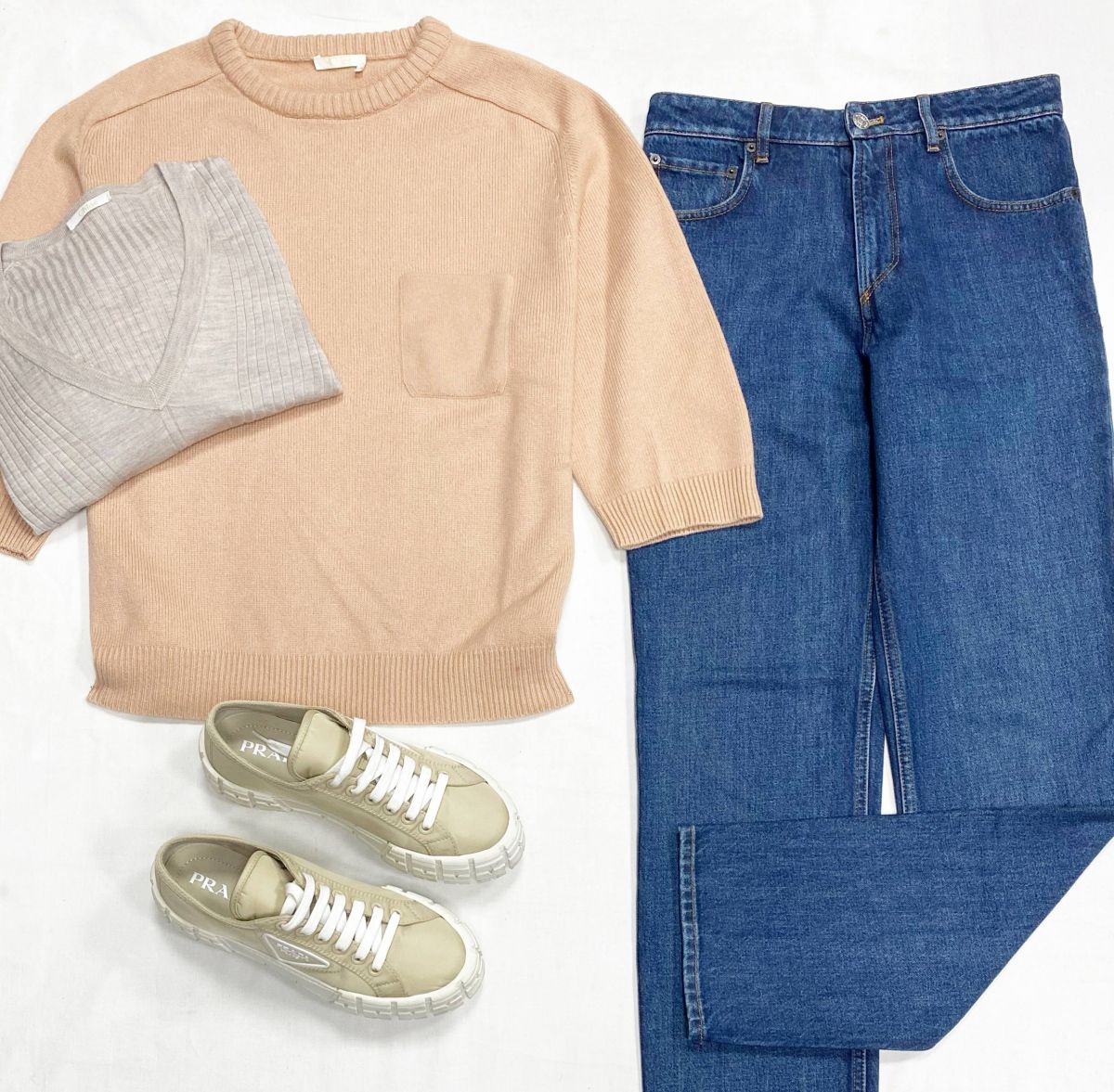 Кофта Chloe размер M цена 10 959 руб
Кофта Chloe размер S цена 7 828 руб
Джинсы Balenciaga размер 26 цена 46 965 руб
Кеды Prada размер 40 цена 39 138 руб