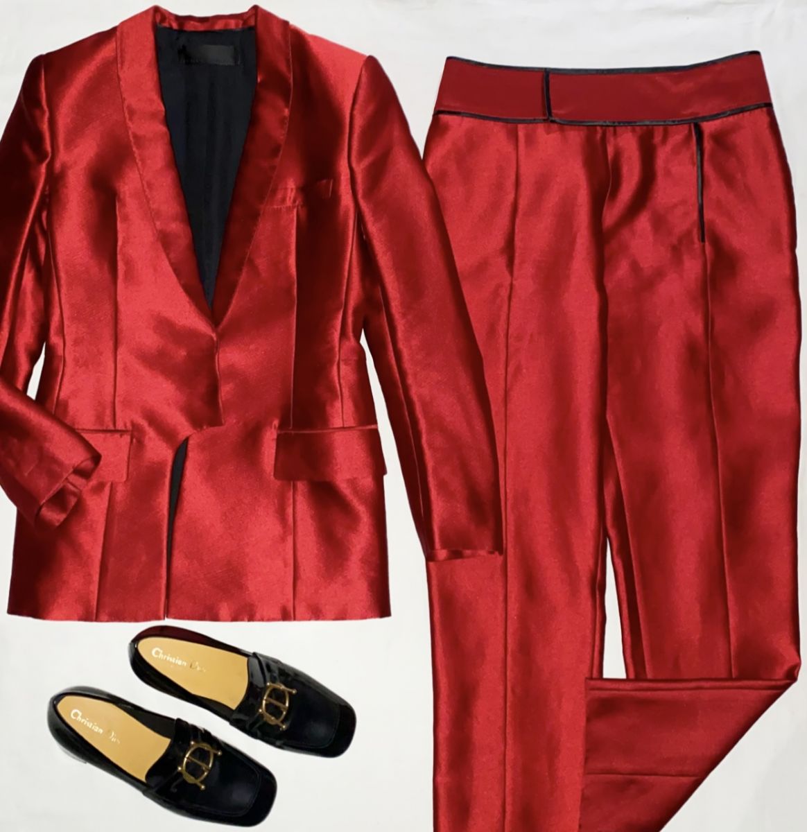 
Костюм Haider Ackermann размер 38 цена 46 965 руб 
Туфли Christian Dior размер 40 цена 54 793 руб 