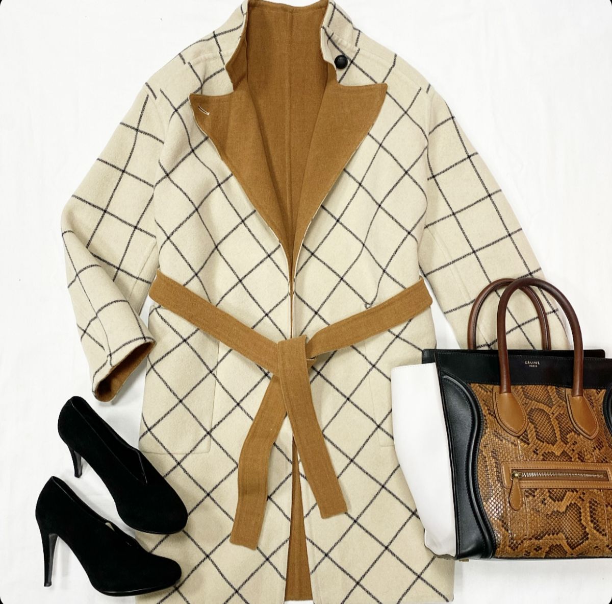 Пальто / двухстороннее / Louis Vuitton размер 38 цена 46 155 руб Ботильоны Hermès размер 39 цена 38 463 руб Сумка Celine