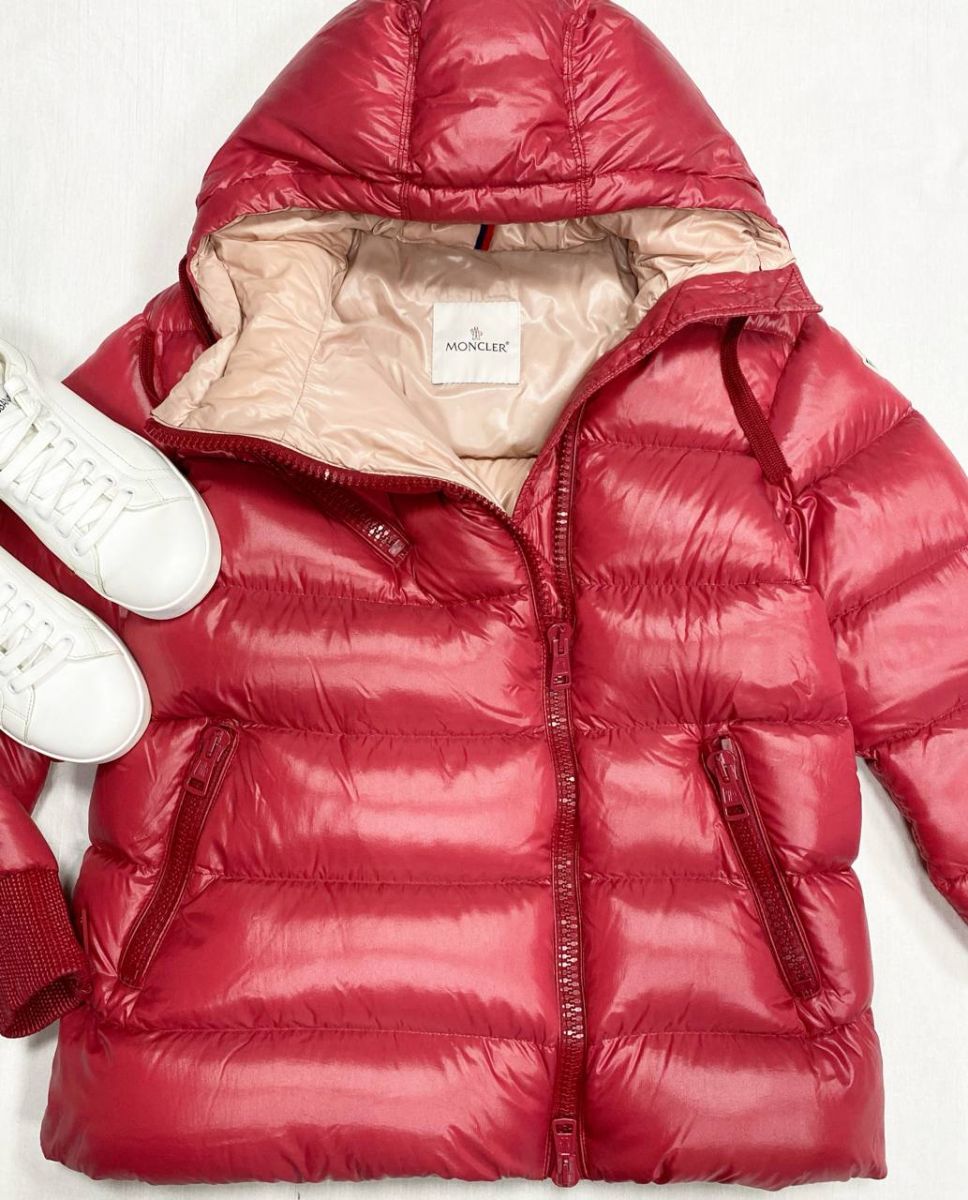 Пуховик Moncler размер 1 цена 31 310 руб
Кеды Dolce Gabbana размер 39.5 цена 23 483 руб