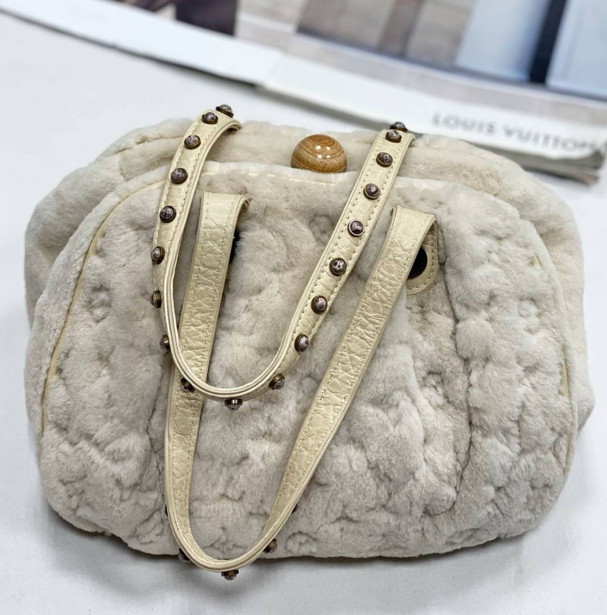 Сумка /мех / Louis Vuitton размер 25/18 цена 39 138 руб 