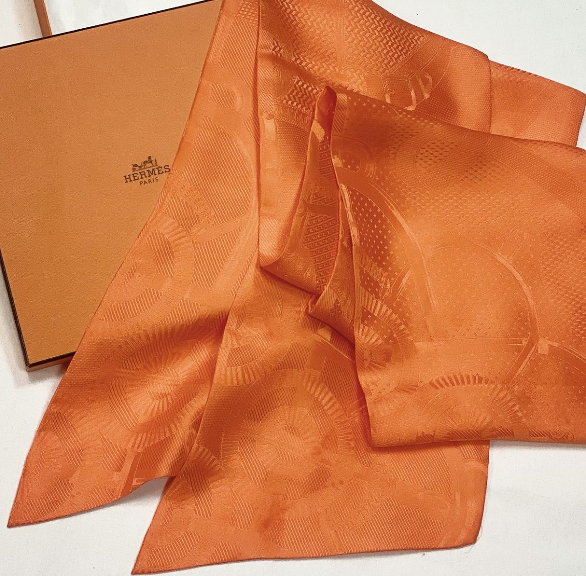 Шарф / шелк / Hermès цена 23 078 руб / упаковка / 