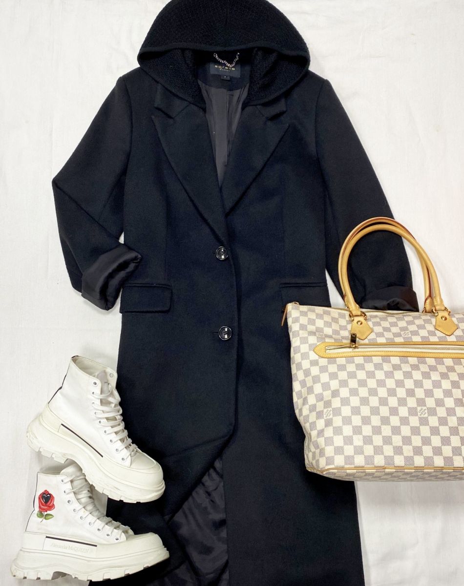 Пальто Sorelle размер M цена 23 483 руб
Ботинки Alexander McQueen размер 39.5 цена 39 138 руб 
Сумка Louis Vuitton 
