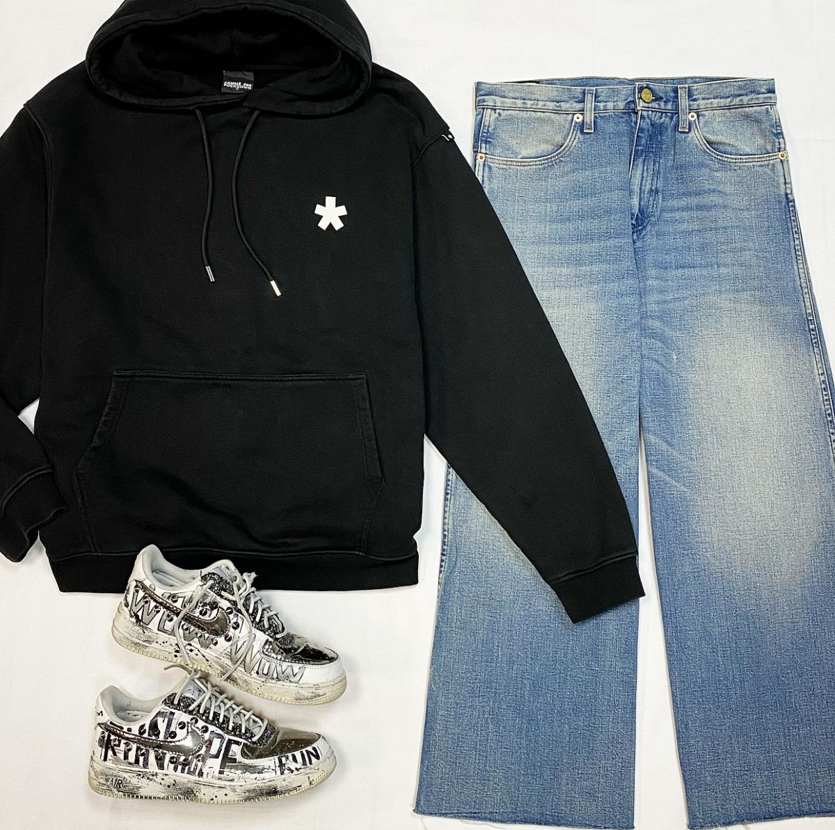 Джинсы Gucci размер 27 цена 23 078 рубТолстовка размер L цена 4 616 руб Кеды Nike размер 40.5 цена 7 693 руб