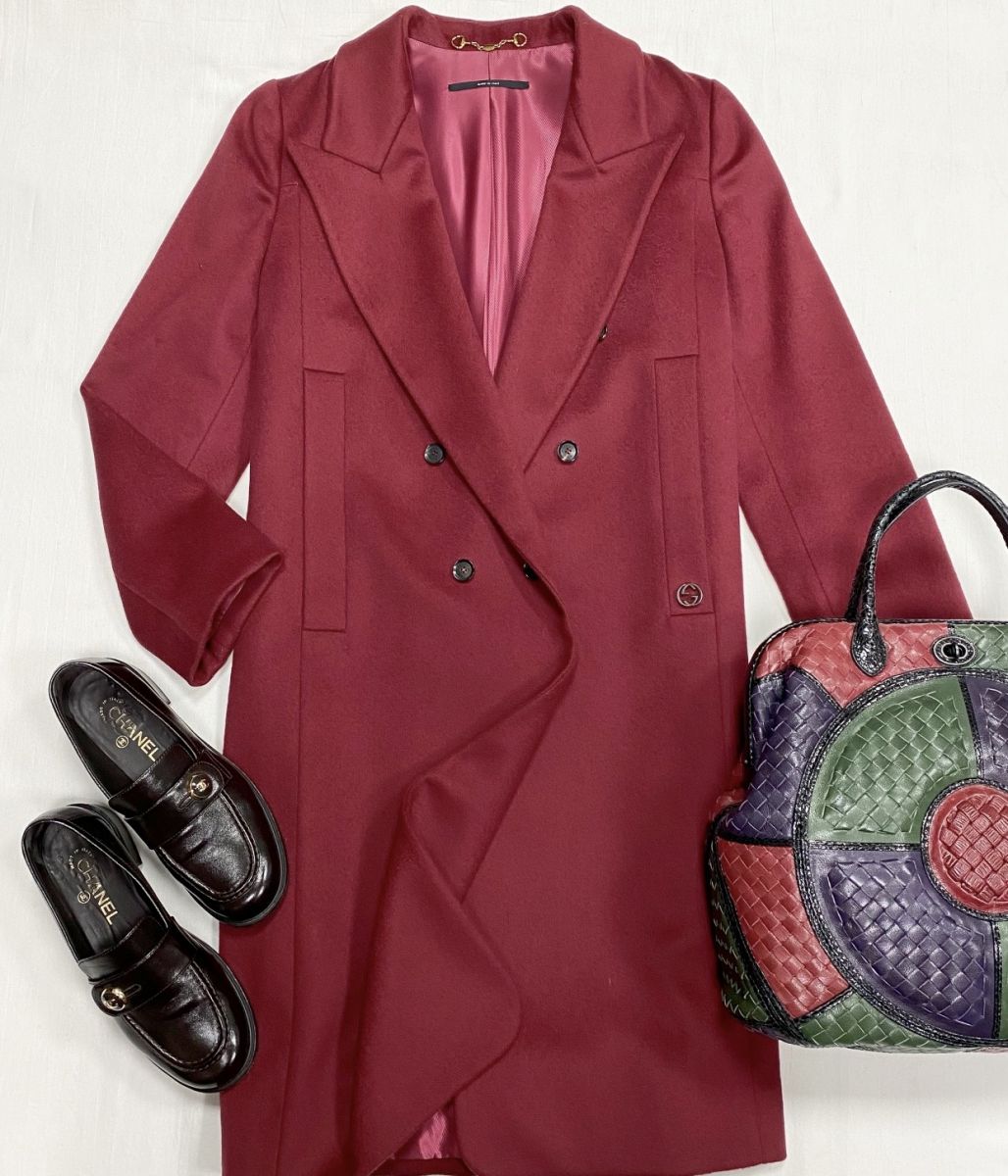 Пальто Gucci размер 42 цена 46 965 руб 
Лоферы Chanel размер 37 цена 46 965 руб 
Сумка Bottega Veneta 