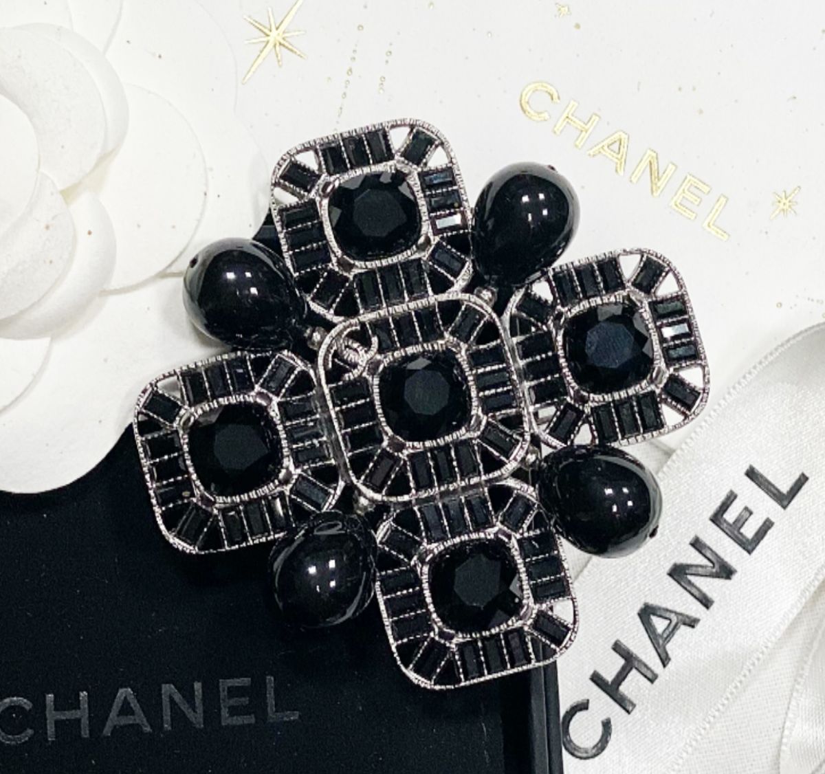 Брошка / камни / Chanel цена 43 078 руб 