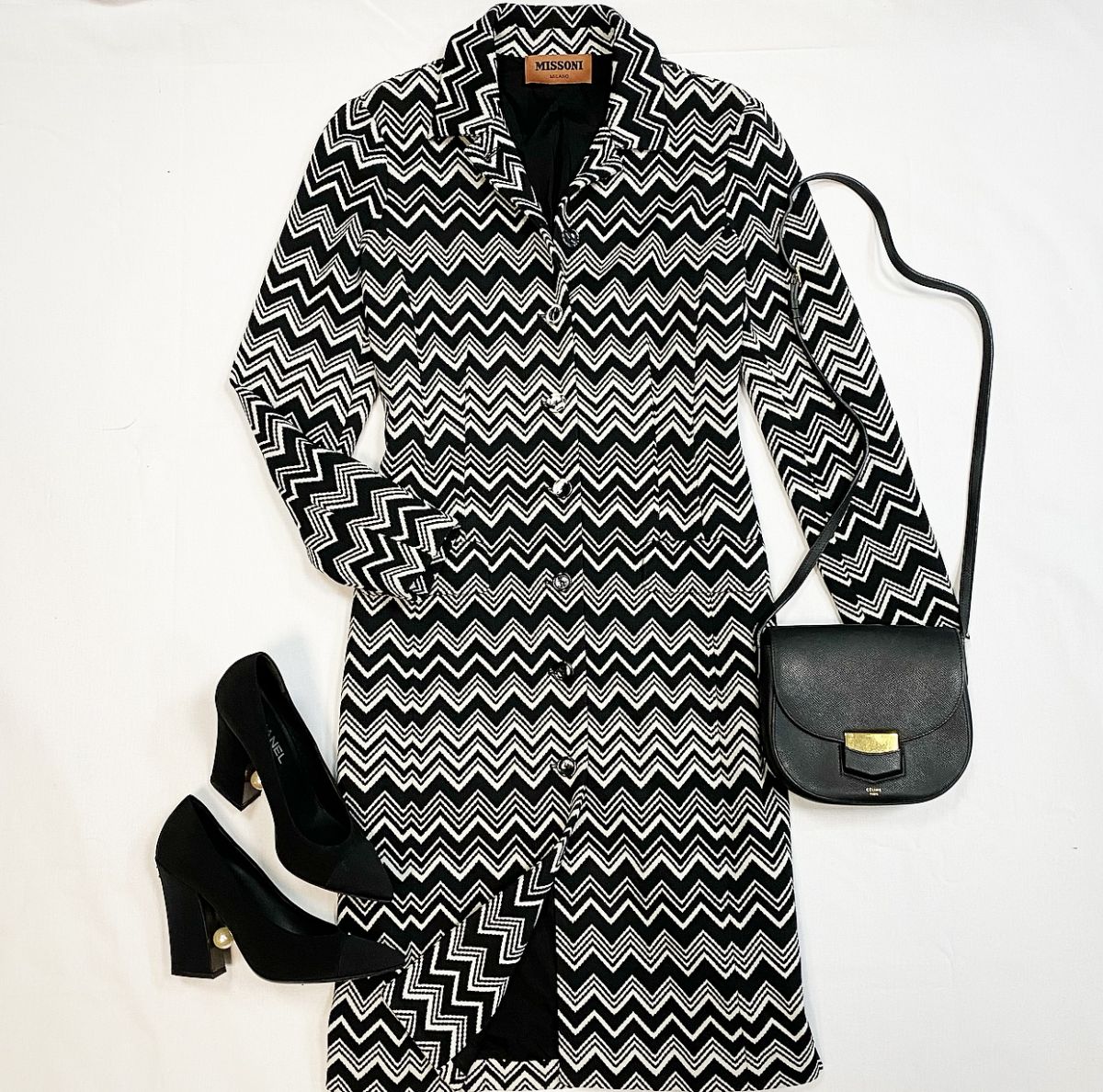 Пальто Missoni размер 40 цена 23 078 рубТуфли Chanel размер 40.5 цена 23 078 рубСумка Celine