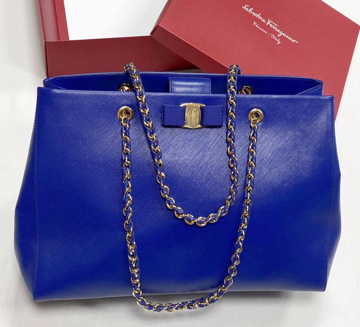 Сумка Salvatore Ferragamo размер 35/25 цена 46 965 руб