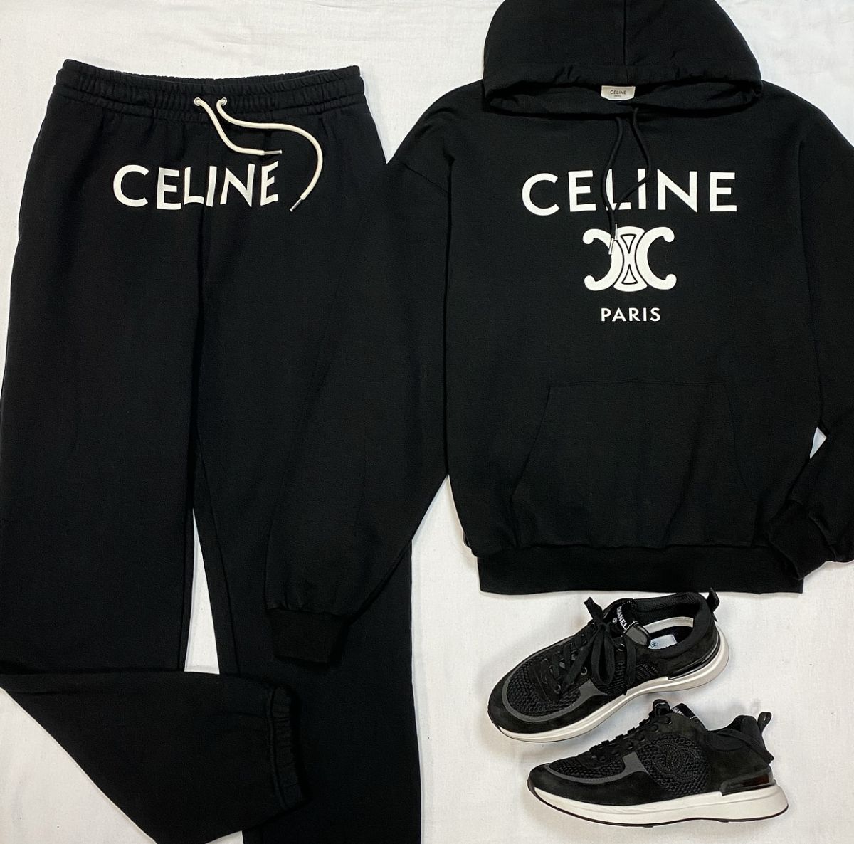 Костюм / толстовка + брюки / Celine размер XL цена 46 155 рубКроссовки Chanel размер 39.5 цена 61 540 руб