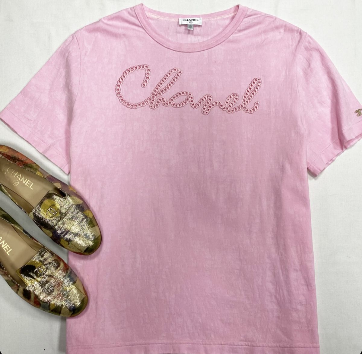 Футболка Chanel размер 38/40 цена 46 155 руб Лоферы Chanel размер 37.5 цена 23 078 руб