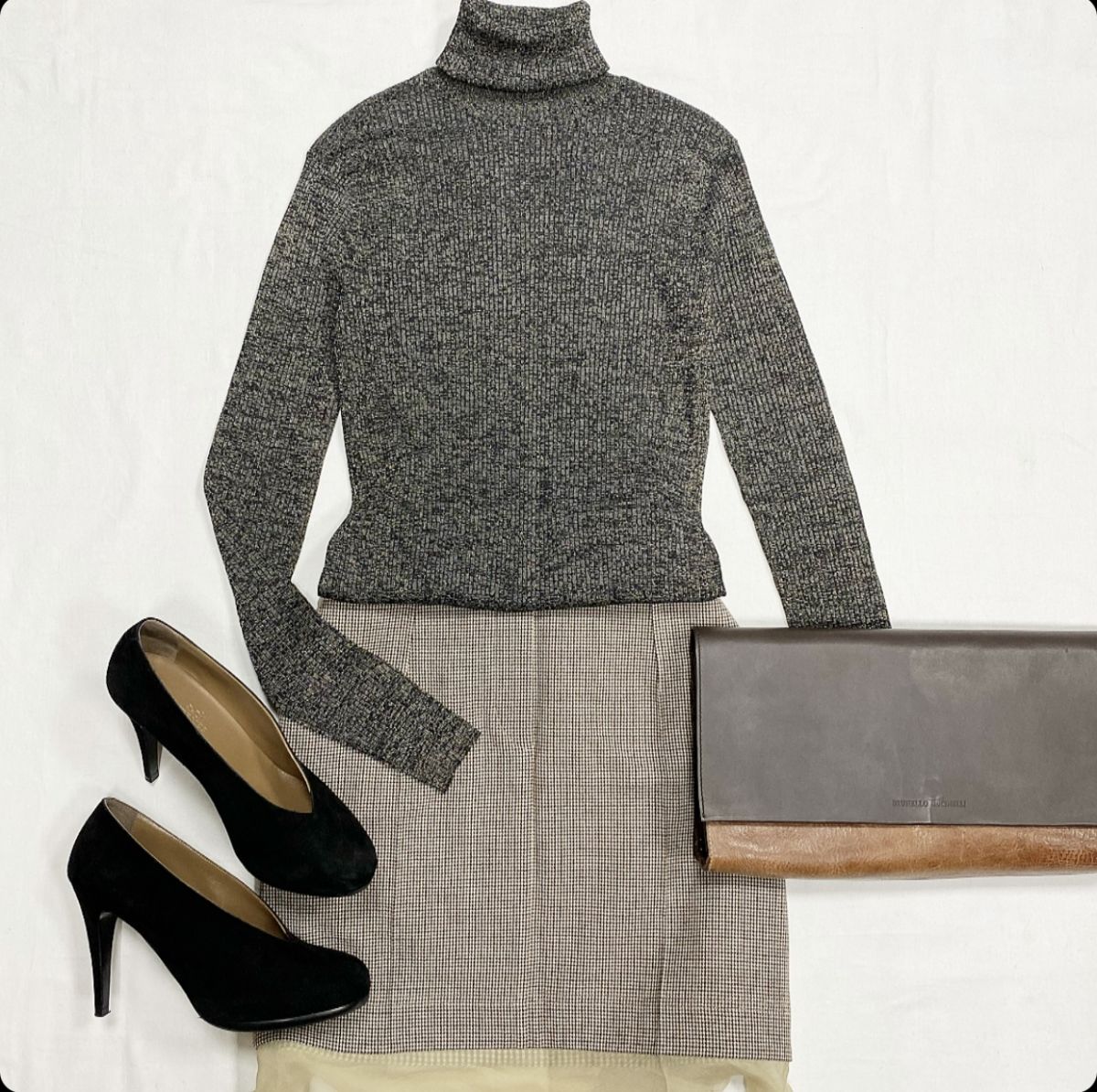 Водолазка / люрекс / Prada размер 40 цена 23 078 руб Юбка Fendi размер 42 цена 15 385 руб Ботильоны Hermès размер 39 цена 46 155 руб Клатч Brunello Cucinelli