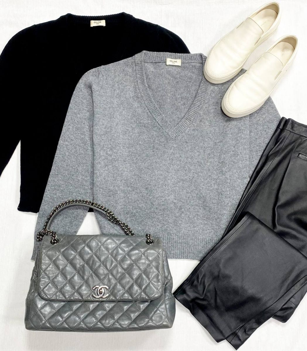 Кофты Celine размер XS цена по 31 310 руб
Брюки Gerard Darel размер 38 цена 9 393 руб
Лоферы The Row размер 39 цена 31 310 руб
Сумка Chanel 
