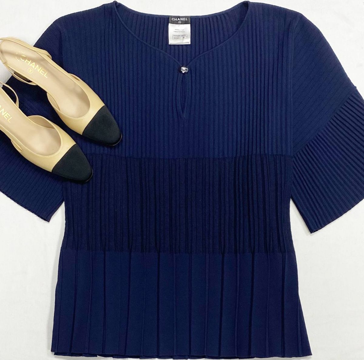 Кофта Chanel размер 36 цена 23 483 рубТуфли Chanel размер 39.5 цена 125 240 руб