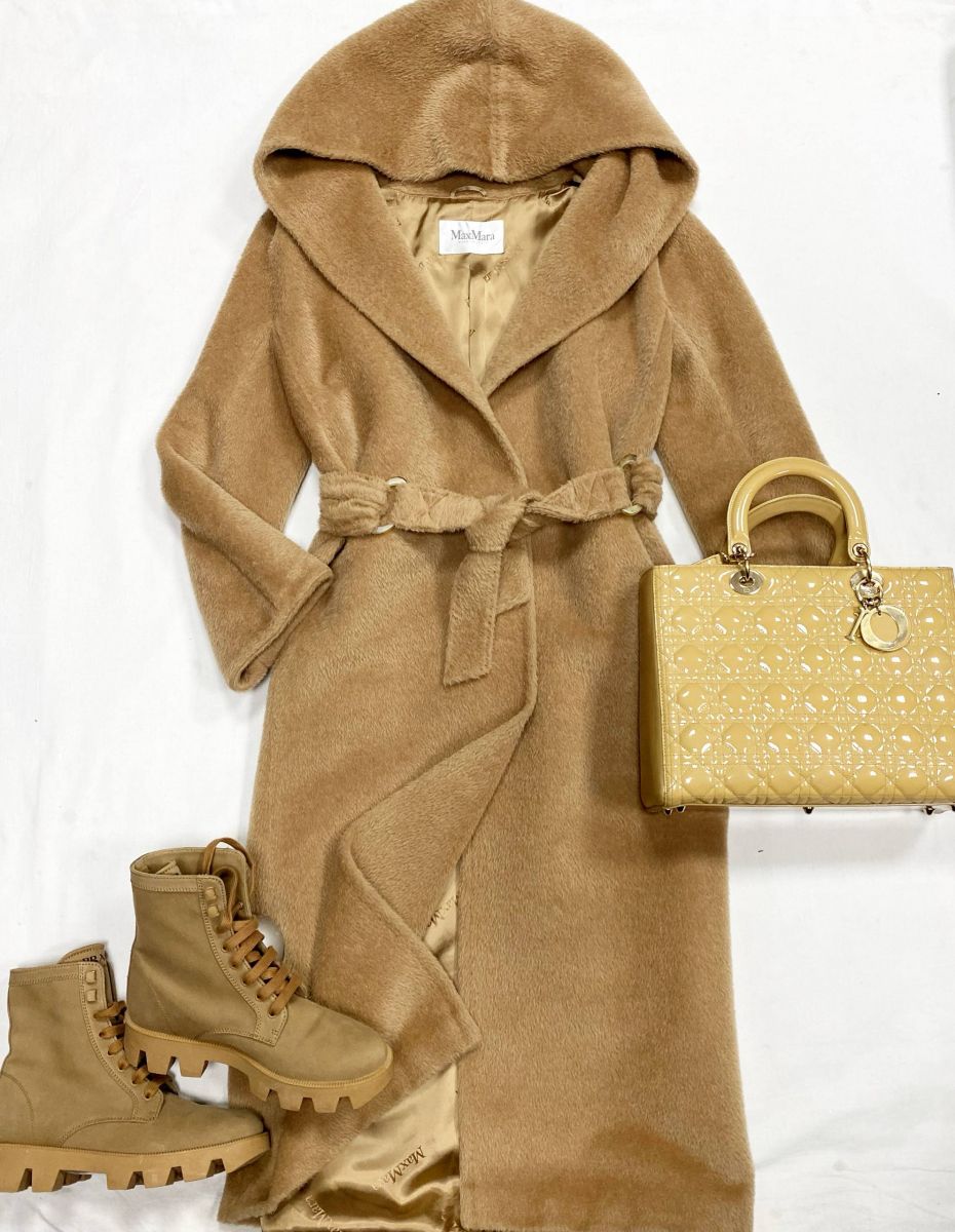 Пальто Max Mara размер 42 цена 78 275 руб
Ботинки Prada размер 39.5 цена 46 965 руб
Сумка Christian Dior 