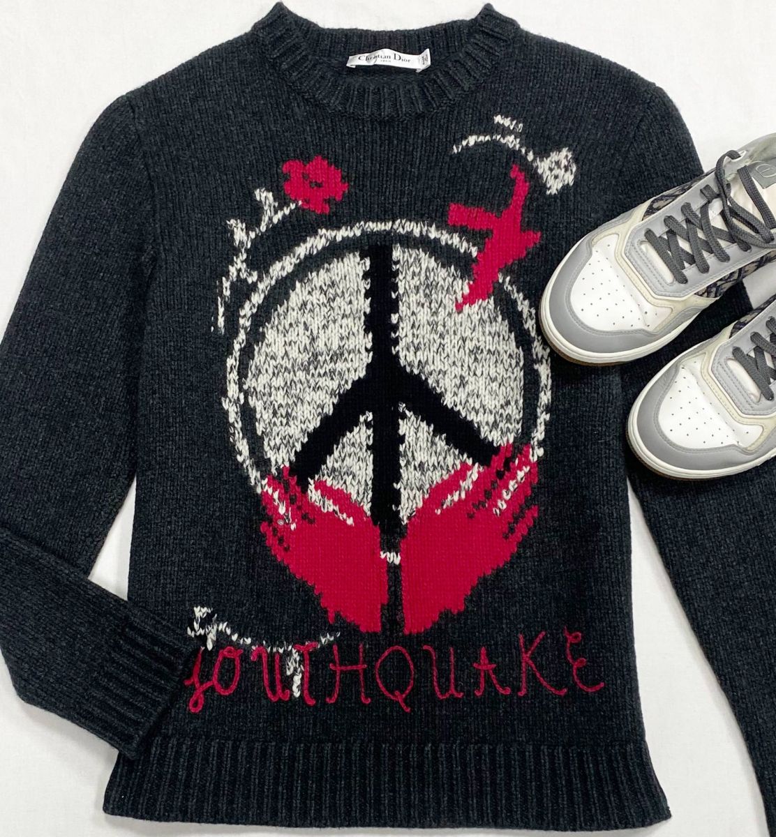 Свитер Christian Dior размер 36 цена 23 483 руб
Кроссовки Christian Dior размер 40.5 цена 31 310 руб