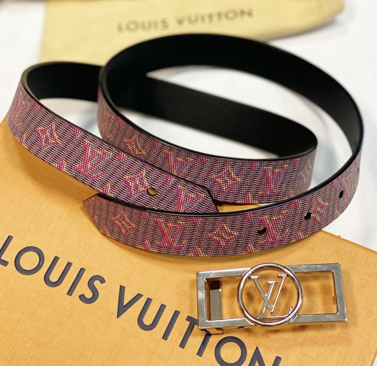 Ремень Louis Vuitton размер 80/32 цена 30 770 руб / новый / 