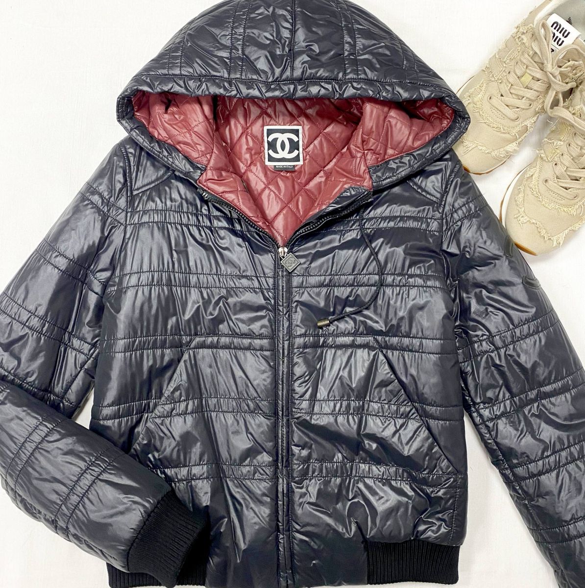Куртка / утепленная / Chanel размер 40 цена 78 275 руб 
Кроссовки Miu Miu New Balance размер 38 цена 31 310 руб