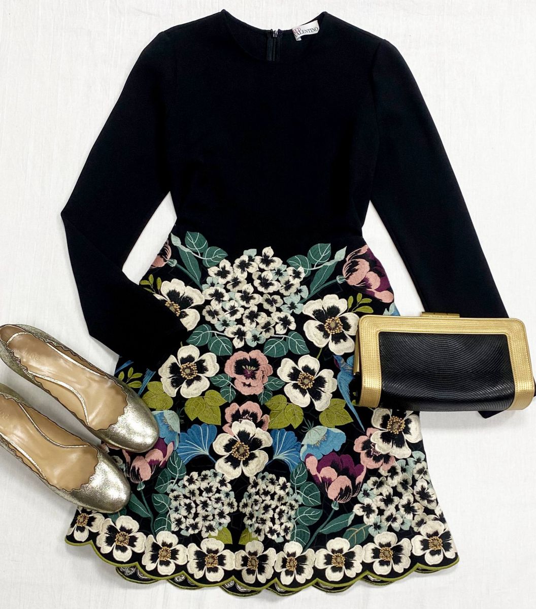 Платье Red Valentino размер 40 цена 15 655 руб
Туфли Chloe размер 38.5 цена 11 741 руб
Клатч Chanel 