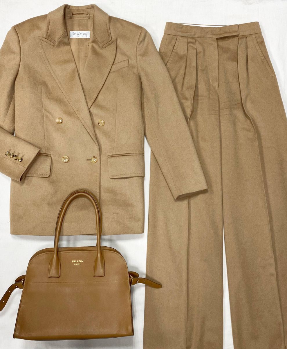 Костюм / жакет + брюки / Max Mara размер 42 цена 31 310 руб 
Сумка Prada