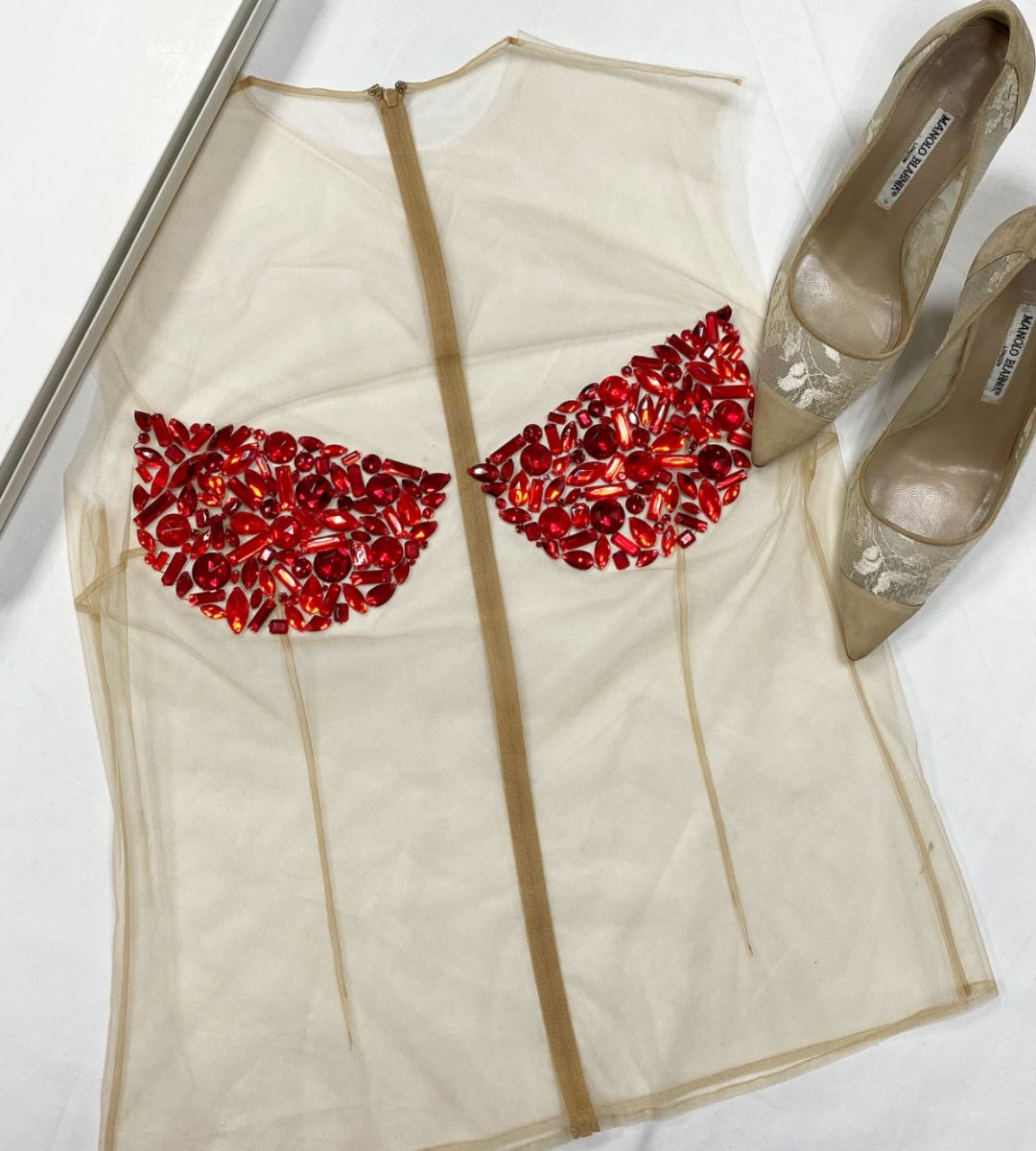 Топ / отделка камни / размер M цена 23 482 руб 
Туфли Manolo Blahnik размер 39.5 цена 15 655 руб 