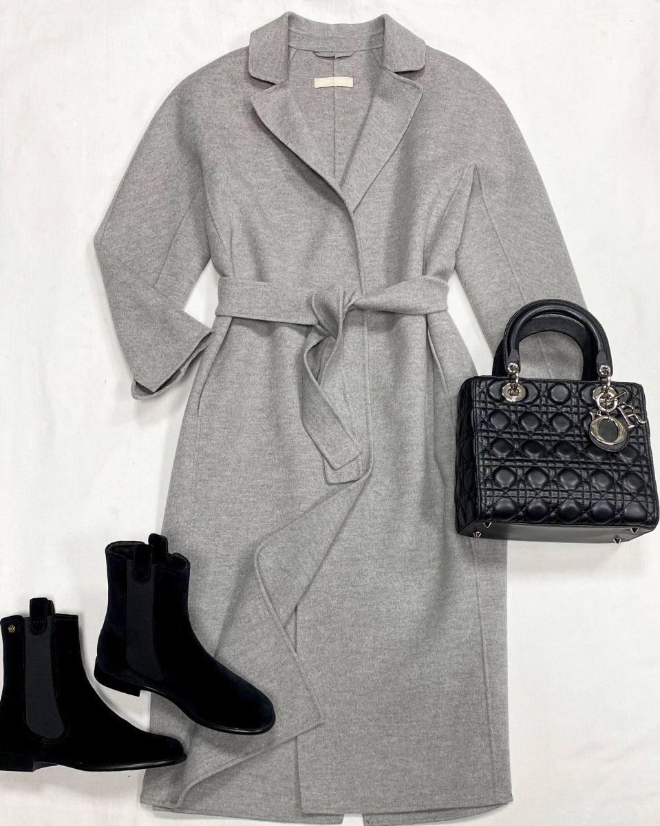 Пальто S Max Mara размер 42 цена 31 310 руб
Ботинки Chanel размер 37 цена 31 310 руб
Сумка Christian Dior 