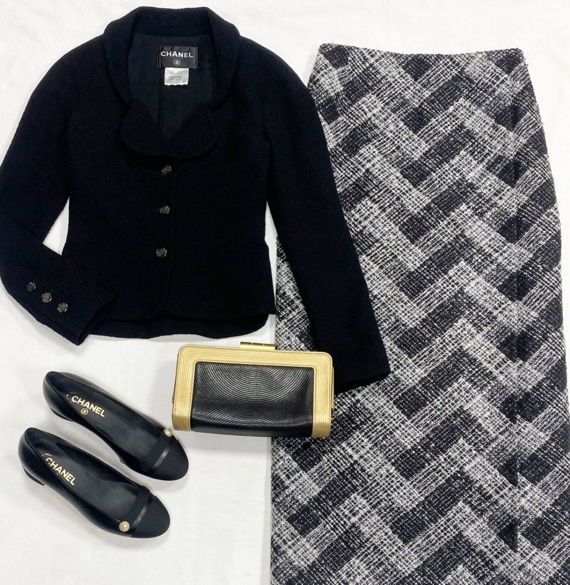 Жакет Chanel размер 34 цена 23 483 руб
Юбка Elie Saab размер 46 цена 15 655 руб
Туфли Chanel размер 37.5 цена 62 620 руб
Клатч Chanel 