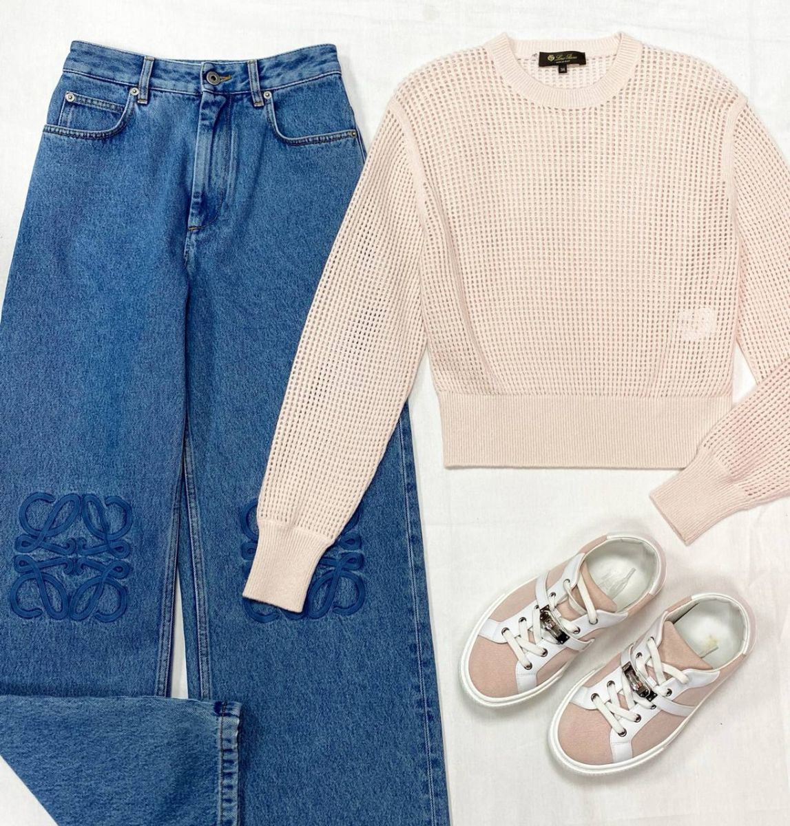 Джинсы Loewe размер 34 цена 31 310 руб Кофта размер 38 цена 31 310 руб Кеды Hermès размер 38.5 цена 46 965 руб