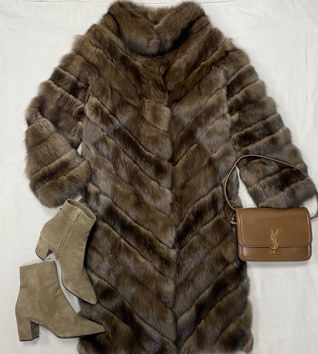 Шуба / мех соболя / Rindi размер 42 
Ботильоны Prada размер 39.5 цена 62 620 руб 
Сумка Saint Laurent