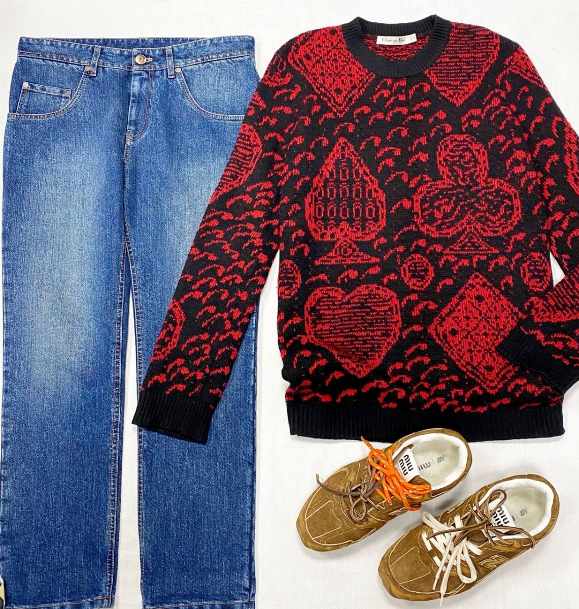 Свитер / кашемир / Christian Dior размер 42 цена 31 310 руб 
Джинсы Brunello Cucinelli размер 40 цена 23 483 руб 
Кеды Miu Miu New Balance размер 41 цена 46 965 руб