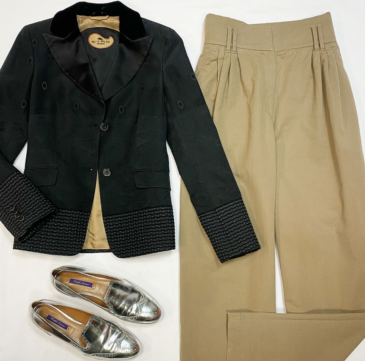 Брюки Brunello Cucinelli размер 44 цена 7 693 рубЖакет Etro размер 40 цена 6 154 рубЛоферы Ralph Lauren размер 39 цена 4 616 руб