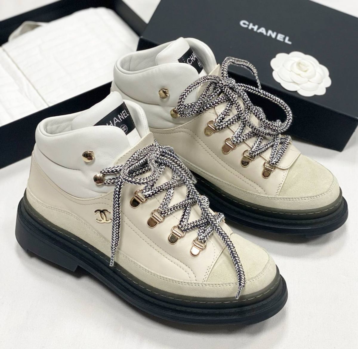 Ботинки Chanel размер 39 цена 156 550 руб/новые/ 

