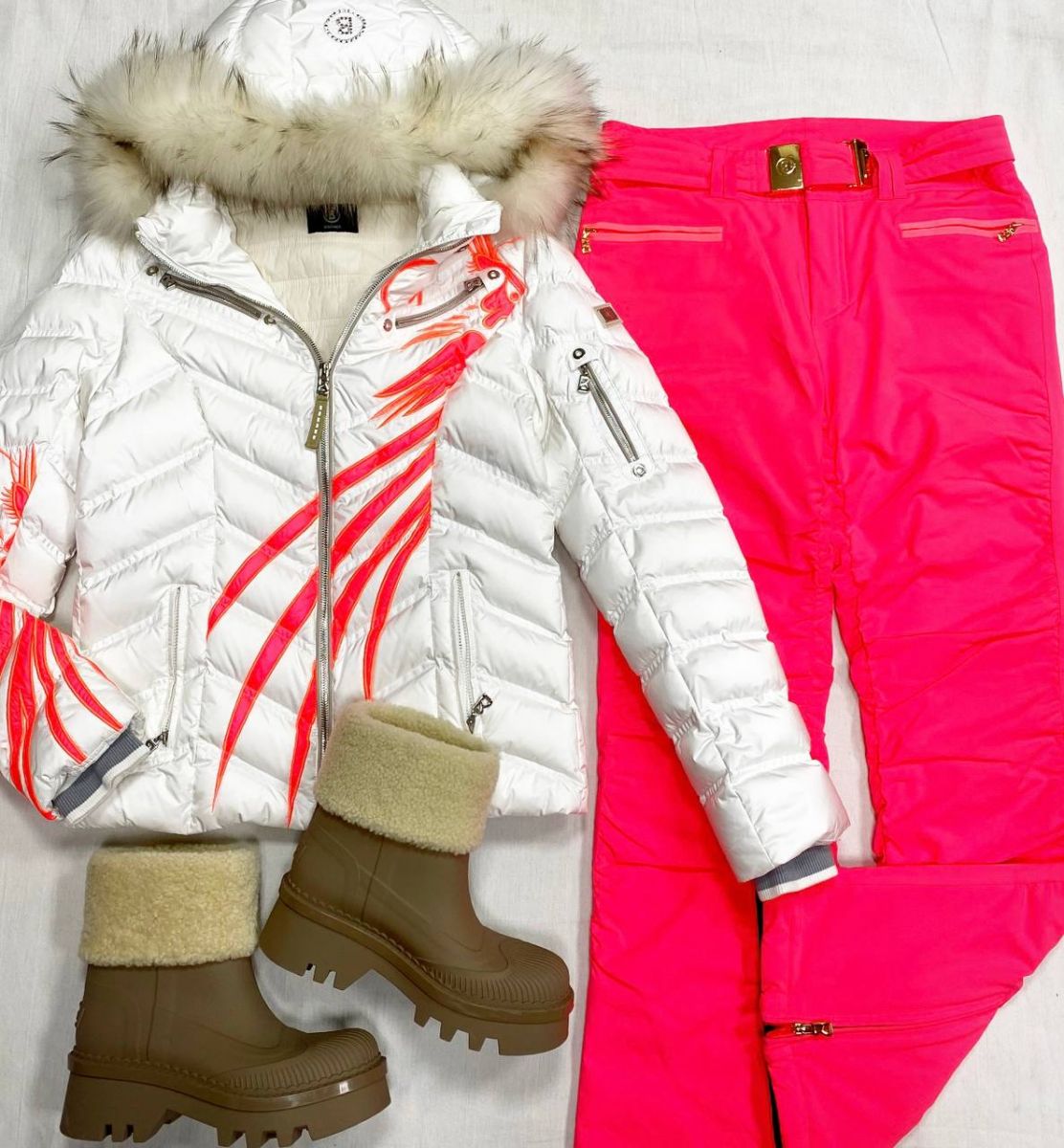 Костюм / лыжный / Bogner размер M цена 31 310 руб 
Ботинки Chloè размер 38 цена 23 483 руб