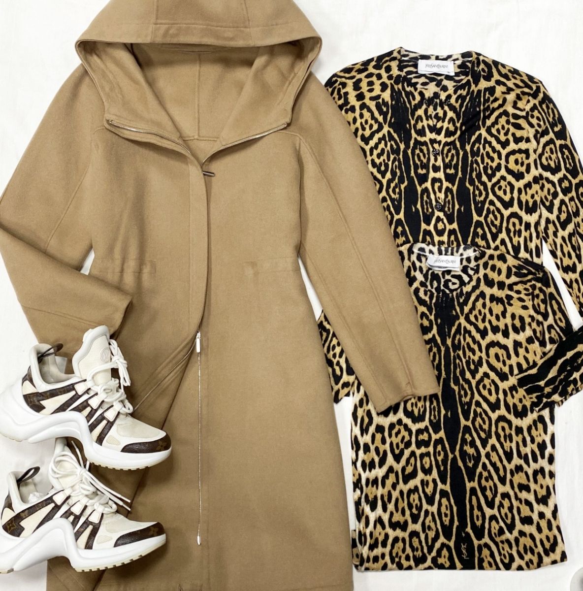 Пальто S’Max Mara размер 38 цена 15 655 руб 
Двойка / кардиган + топ / Yves Saint Laurent размер S цена 23 483 руб 
Кроссовки Louis Vuitton размер 38 цена 15 655 руб