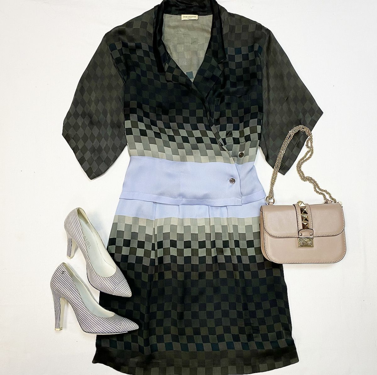 Костюм / блузка + юбка / шелк / Dries Van Noten размер 36 цена 10 770 руб Туфли Chanel размер 38.5 цена 26 155 рубСумка Valentino