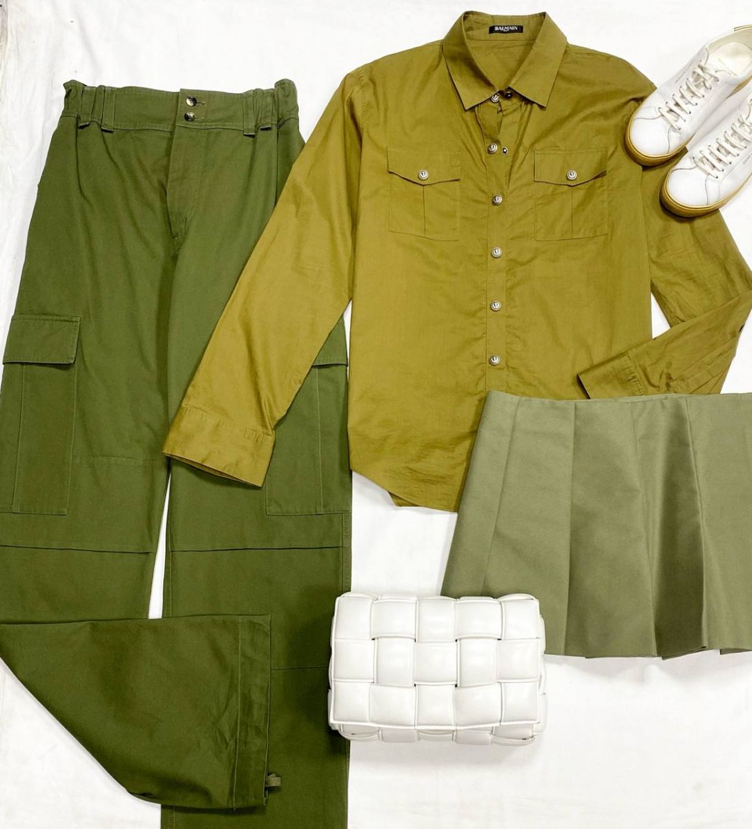 Брюки Saint Laurent размер 38 цена 42 262 руб
Юбка Prada размер 42 цена 28 179 руб
Рубашка Balmain размер 44 цена 12 524 руб
Кеды Saint Laurent размер 36 цена 10 959 руб
Сумка Bottega Veneta 