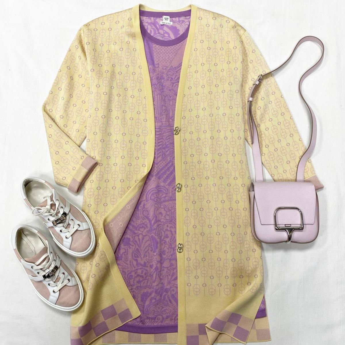 Двойка / кардиган + платье / Hermès размер 38 цена 156 550 руб 
Кеды Hermès размер 39 цена 46 965 руб 
Сумка Hermès