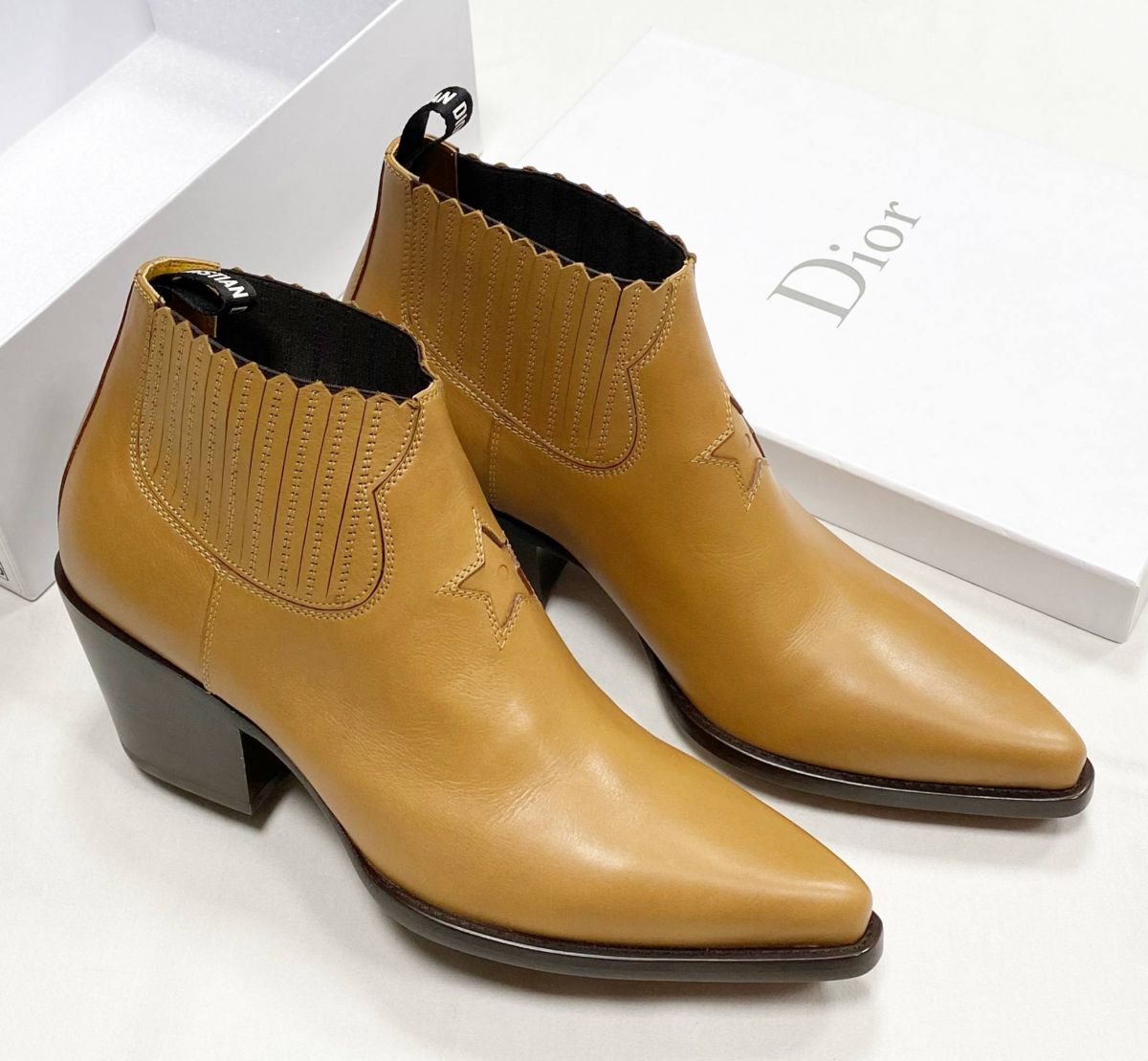 Казаки Christian Dior размер 39 цена 31 310 руб / новые /