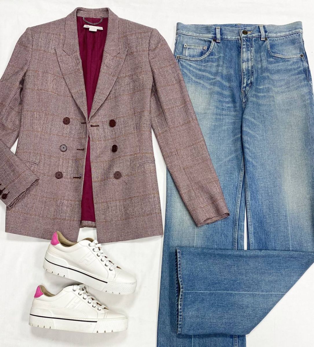 Джинсы Saint Laurent размер 32 цена 46 965 руб
Жакет Stella McCartney размер 38 цена 15 655 руб
Кеды Hermes размер 39 цена 46 965 руб