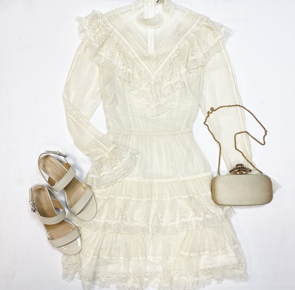 Платье / кружево/ Zimmermann размер 1 цена 30 770 рубБосоножки Giuseppe Zanotti размер 38 цена 15 385 рубКлатч Oscar De La Renta