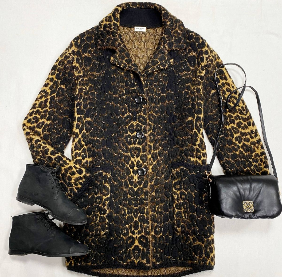 Пальто Saint Laurent размер XS цена 125 240 руб Ботинки Chanel размер 39 цена 78 275 руб Сумка Loewe