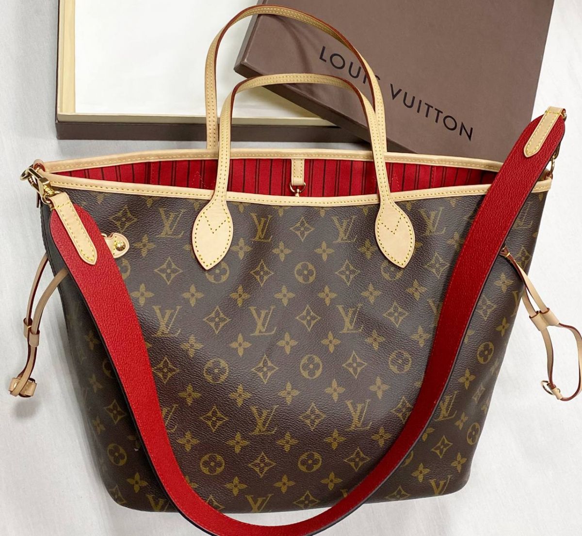 Сумка / двухсторонняя / Louis Vuitton размер 40/30 цена 156 550 руб