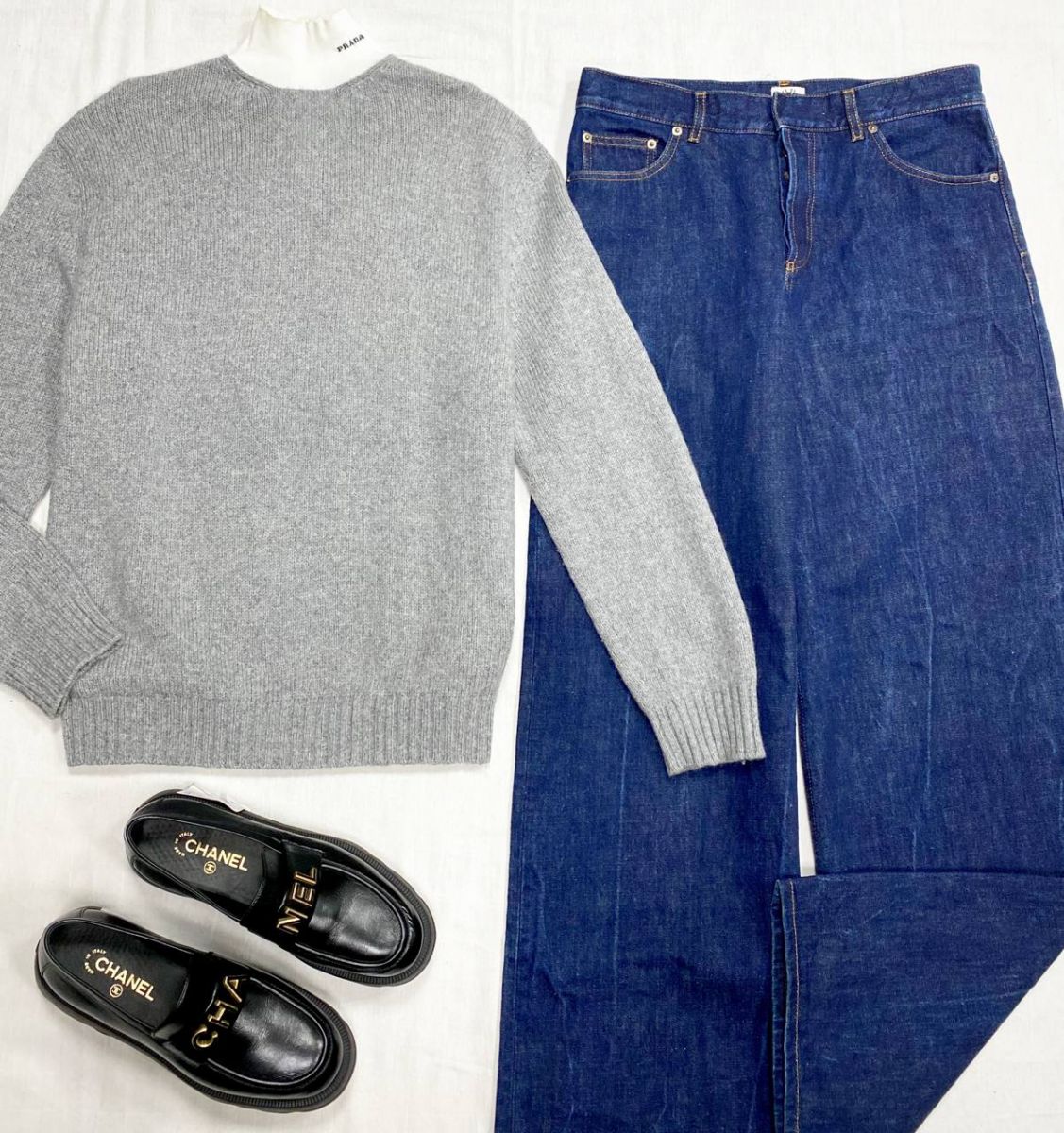 Свитер / кашемир / Prada размер 42 цена 46 965 руб 
Джинсы Christian Dior размер 46 цена 31 310 руб 
Лоферы Chanel размер 39 цена 109 585 руб