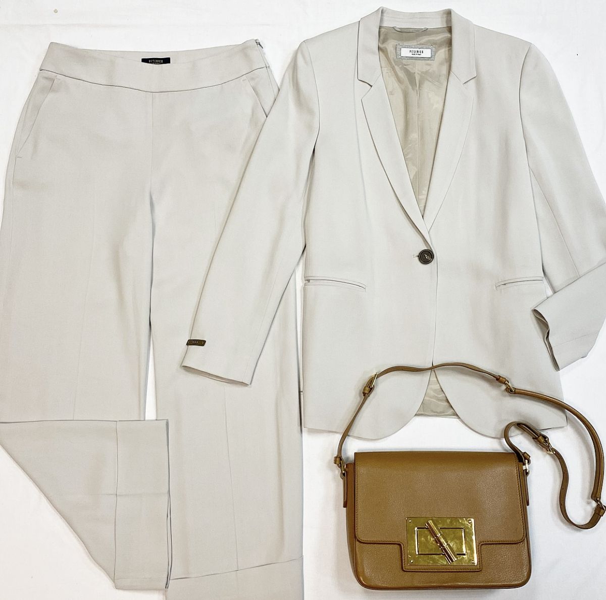 Костюм Peserico размер 42 цена 12 308 рубСумка Tom Ford