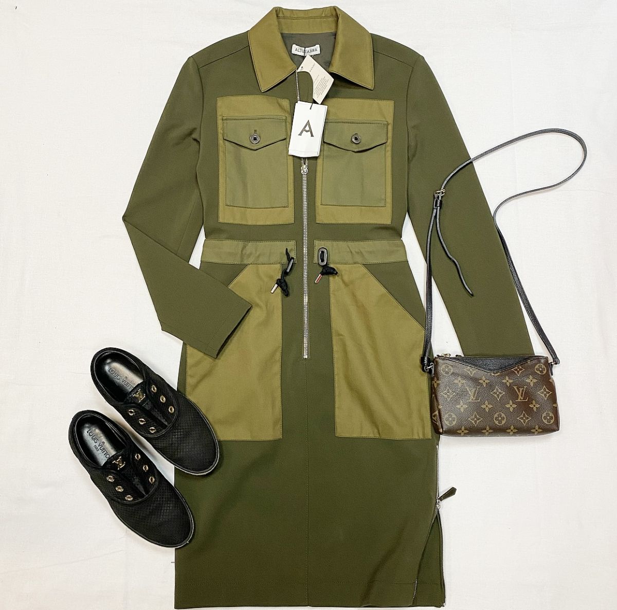Платье Altuzzara размер 38 цена 18 463 руб
Кеды Louis Vuitton размер 38 цена 13 847 руб
Сумка Louis Vuitton 